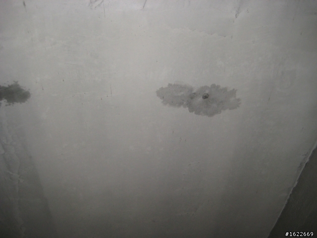 快要交屋了 我去試水 發現會漏水 建商說我破壞他們的建築物 要求最後要交屋時才能再進屋