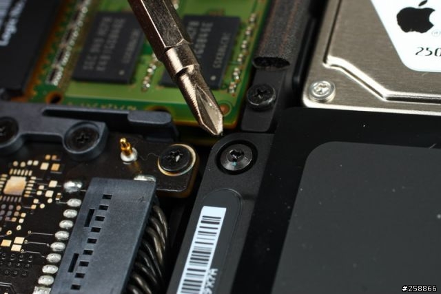 MacBook大拆解!光碟機、鍵盤自己換!