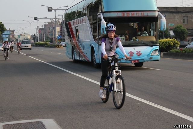 西濱200、400K照片分享(922張)。新竹市南寮-香山段,南下76k處(台電港南變電所前)。