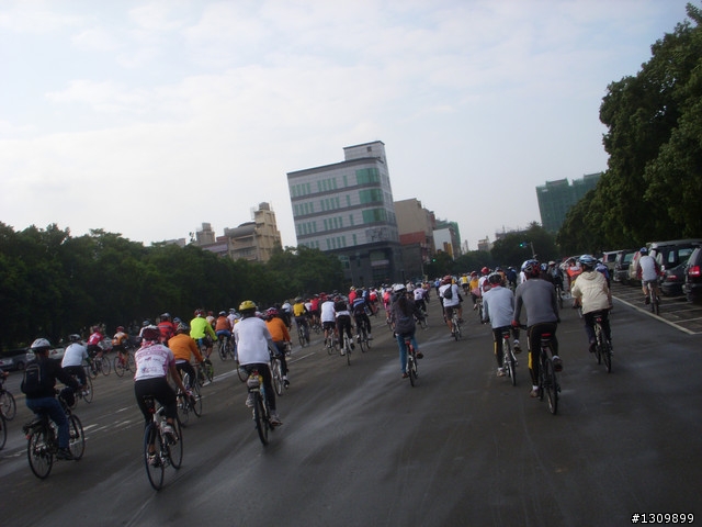 挑戰台68號快速道路,新竹縣99年單車成人禮『鐵馬雙輪舞、志學青春築』