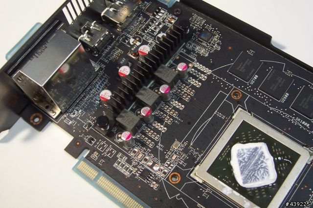 單6pin顯卡效能新指標!3DMark06破兩萬分的ASUS EAH6850 DirectCU開箱小測