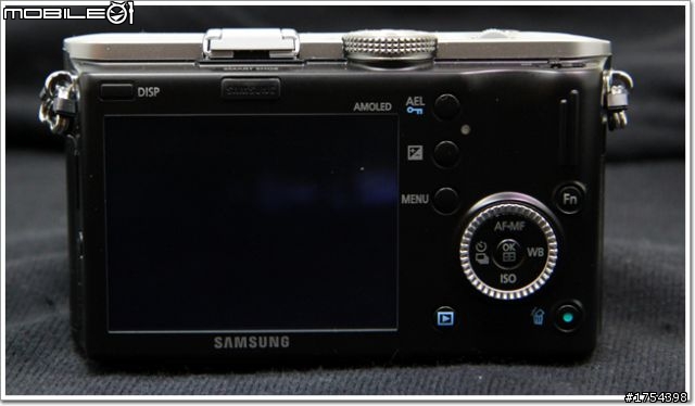 輕便的街頭捕手-SAMSUNG NX100