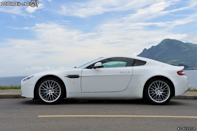 淬鍊而生的英倫跑車風範 Aston Martin V8 Vantage 4.7 Coupe