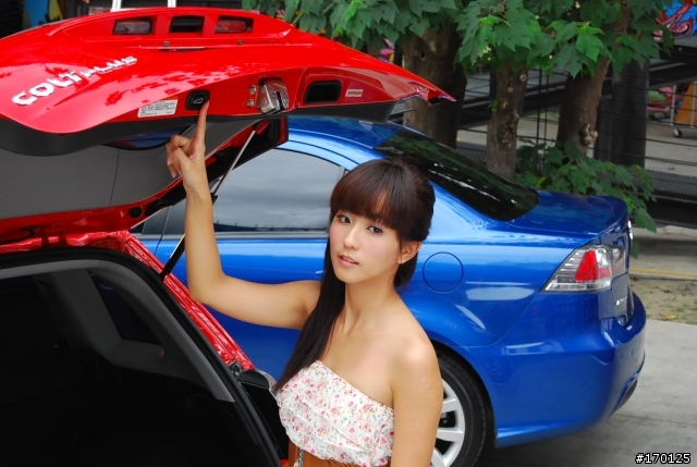 英雄の抉擇— 最讚的車子配最美的名模!