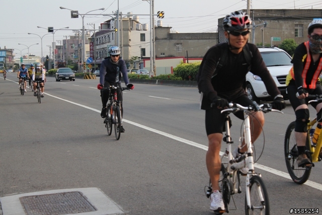 西濱200、400K照片分享(922張)。新竹市南寮-香山段,南下76k處(台電港南變電所前)。