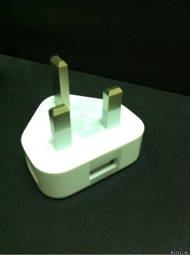無意間發現質感非凡的IPhone.IPod專用底座(喇叭.同步.時鐘.夜燈.充電)