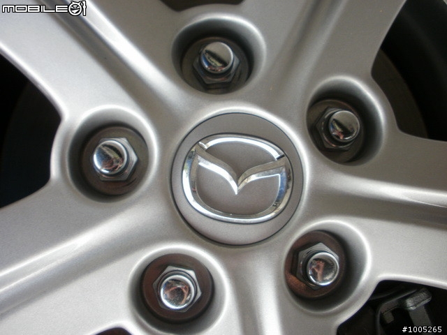 等無鯊魚頭..只好~New Mazda 3 5D 開箱(圖多)