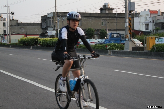 西濱200、400K照片分享(922張)。新竹市南寮-香山段,南下76k處(台電港南變電所前)。