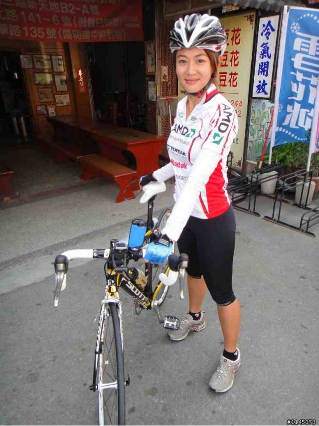 陪魏小猴騎車啃冰棒﹑吃豆花去!