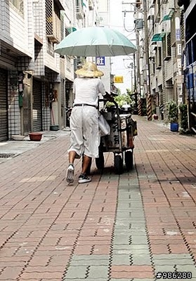 台南歸仁賣青草茶的阿伯...(有圖文囉~)