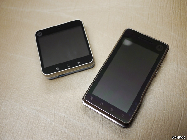 MOTOROLA FLIPOUT MB511 不專業開箱感想文 (跟XT701疊疊樂)