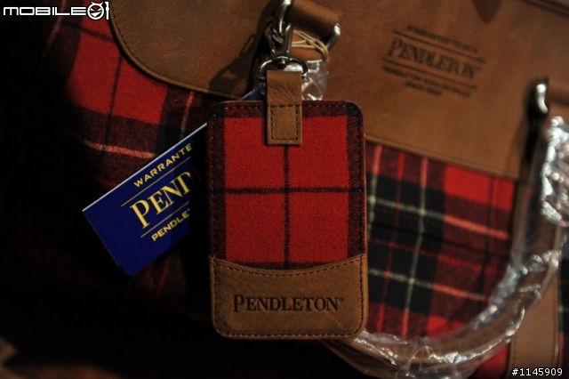 在一片MSPC跟Head Porter的浪潮中, 我默默的選擇了百年老牌Pendleton