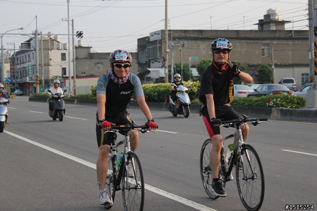 西濱200、400K照片分享(922張)。新竹市南寮-香山段,南下76k處(台電港南變電所前)。