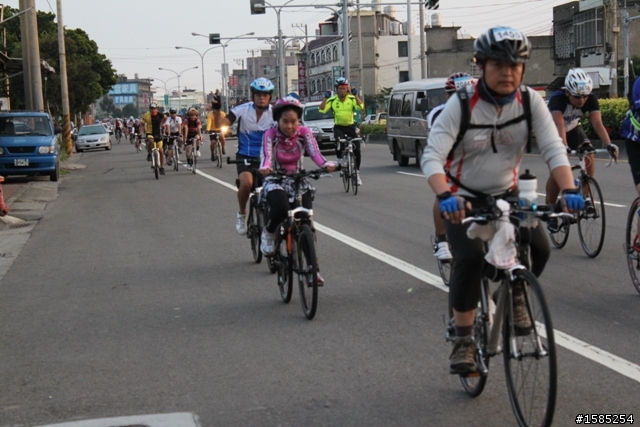 西濱200、400K照片分享(922張)。新竹市南寮-香山段,南下76k處(台電港南變電所前)。