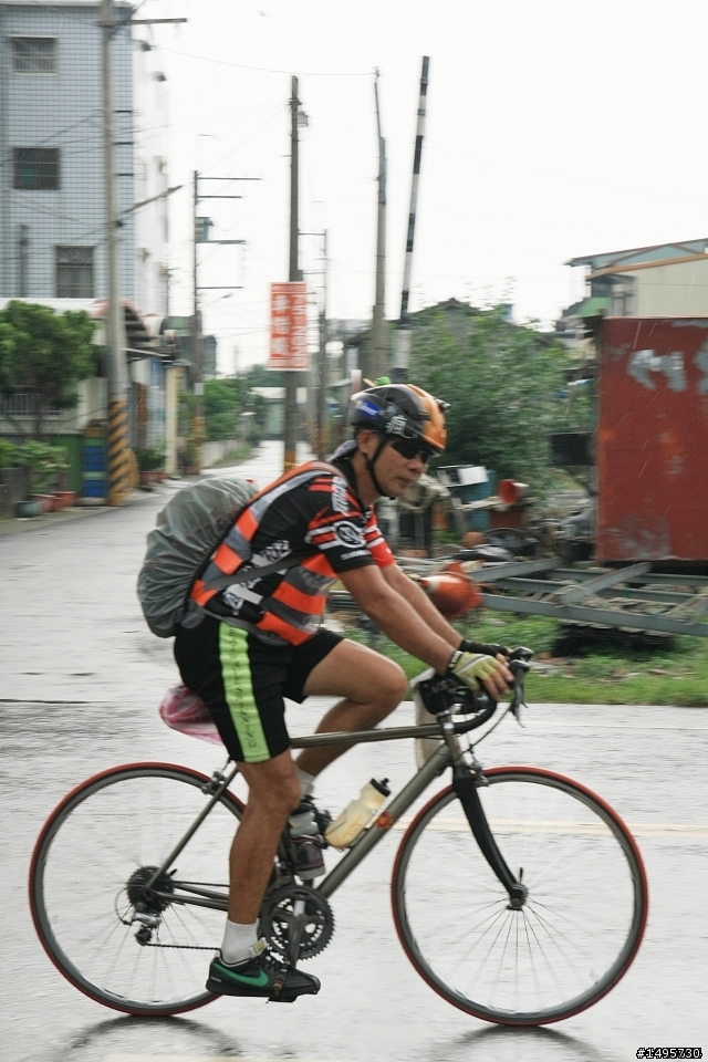 我騎小折((瘋200))之-5次都下雨(10/16車架斷了)