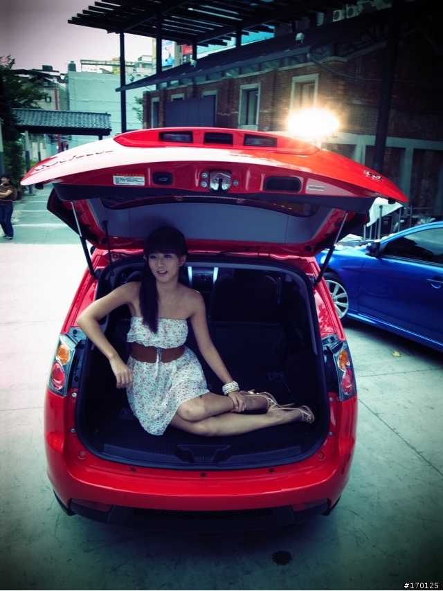 英雄の抉擇— 最讚的車子配最美的名模!