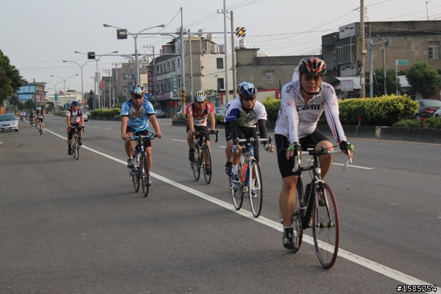 西濱200、400K照片分享(922張)。新竹市南寮-香山段,南下76k處(台電港南變電所前)。
