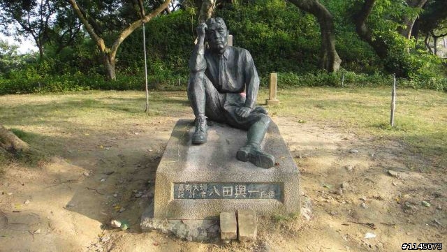 陪魏小猴騎車啃冰棒﹑吃豆花去!