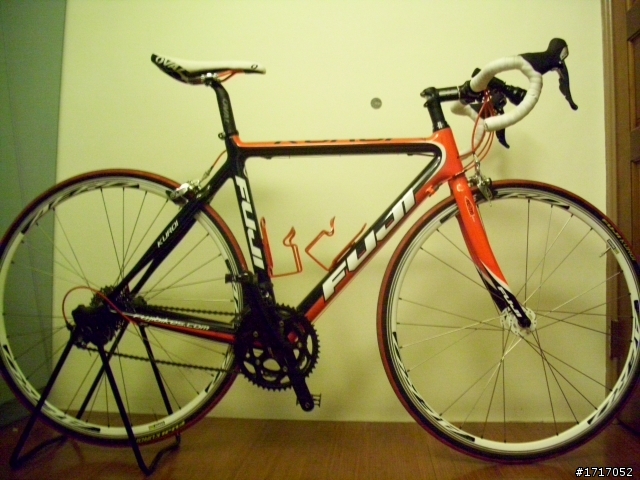 分享 小弟人生中第一部入門款 碳纖維公路車!~~