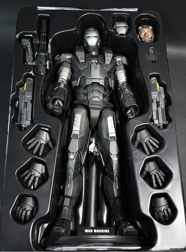 分享~hottoys戰爭機器12吋玩具(11/07新增馬克三號)