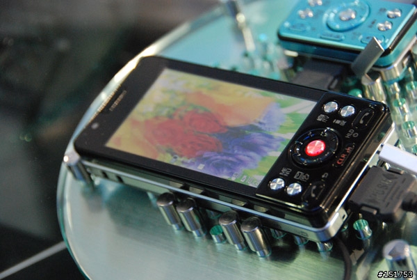 Panasonic發表自有相機品牌手機LUMIX Phone