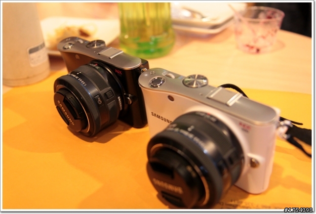 輕便的街頭捕手-SAMSUNG NX100