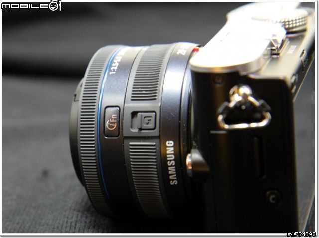 輕便的街頭捕手-SAMSUNG NX100