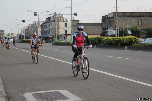 西濱200、400K照片分享(922張)。新竹市南寮-香山段,南下76k處(台電港南變電所前)。