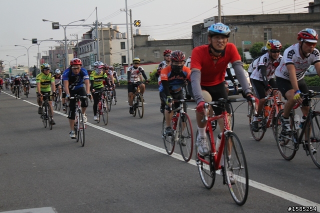 西濱200、400K照片分享(922張)。新竹市南寮-香山段,南下76k處(台電港南變電所前)。