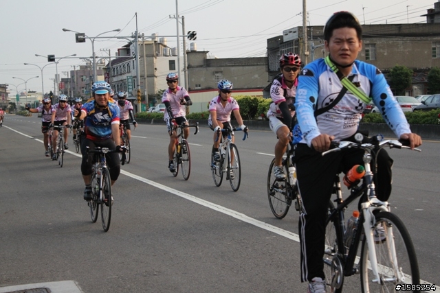 西濱200、400K照片分享(922張)。新竹市南寮-香山段,南下76k處(台電港南變電所前)。
