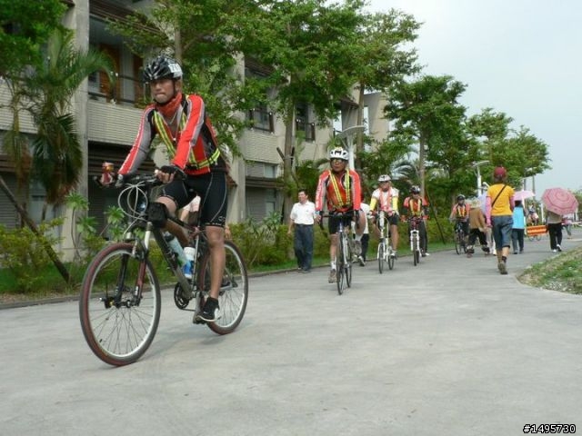 我騎小折((瘋200))之-5次都下雨(10/16車架斷了)