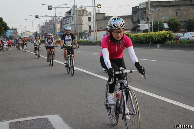 西濱200、400K照片分享(922張)。新竹市南寮-香山段,南下76k處(台電港南變電所前)。