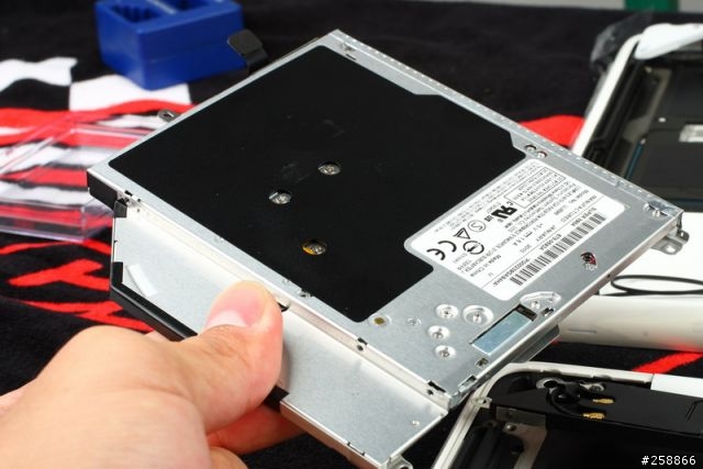 MacBook大拆解!光碟機、鍵盤自己換!