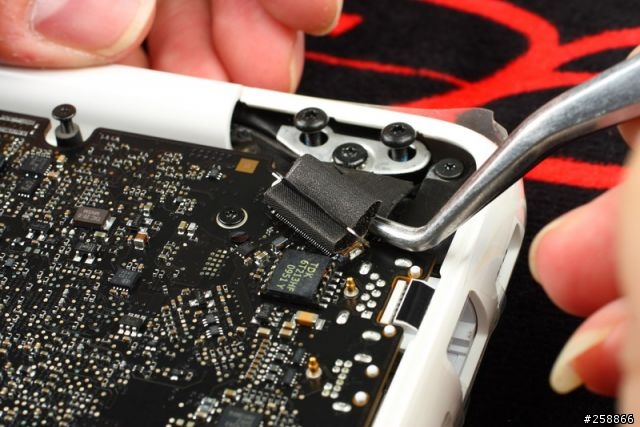 MacBook大拆解!光碟機、鍵盤自己換!