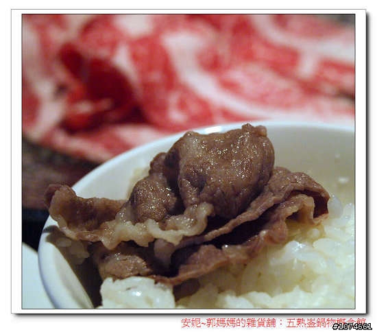 五熟釜鍋物概念鍋~麻辣火鍋.單點.(就是開幕當天,服務人員穿肚兜)