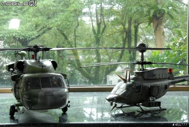 1/18 黑鷹直昇機+ OH-58D KIOWA (圖多,小心)