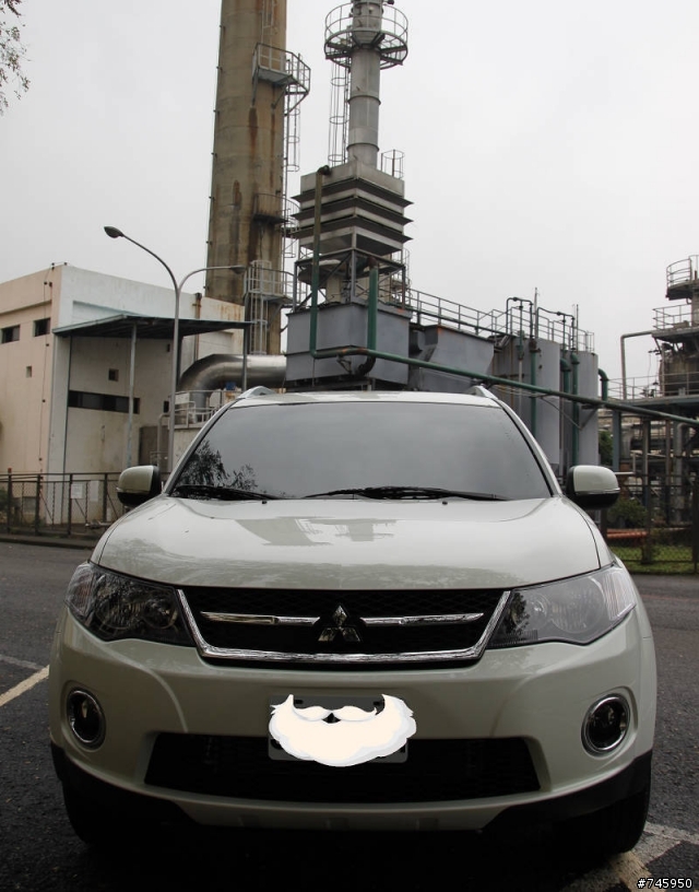 【開箱】白色All New Outlander 2010小改款 (尊貴型4WD)