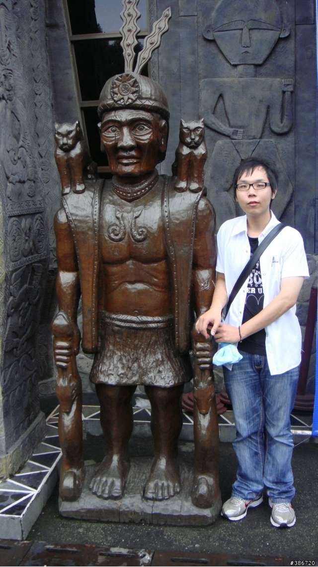 很急..拜託一下誰可以幫忙合成.. 拜託修圖達人幫忙一下~非常感激..