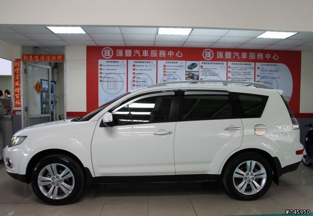 【開箱】白色All New Outlander 2010小改款 (尊貴型4WD)