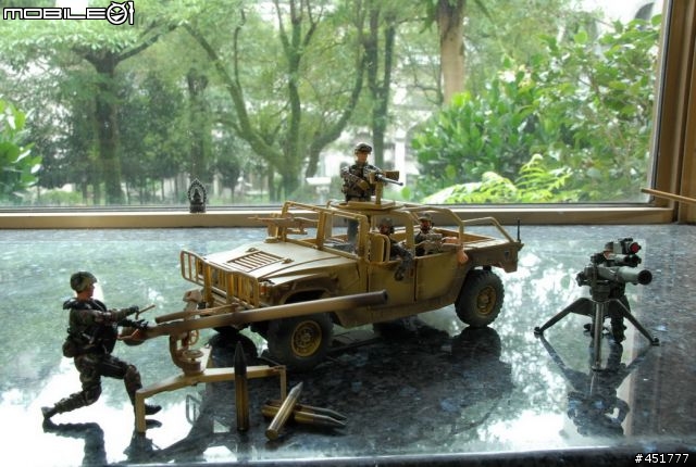 1/18 黑鷹直昇機+ OH-58D KIOWA (圖多,小心)