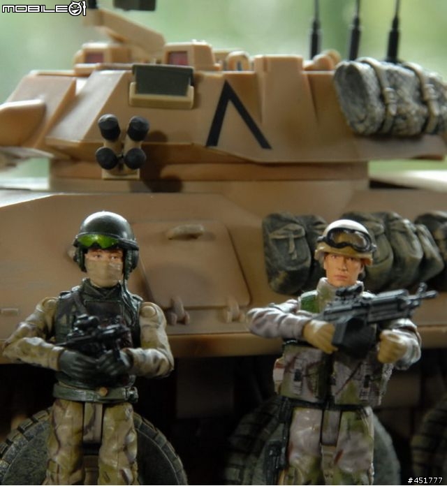 1/18 黑鷹直昇機+ OH-58D KIOWA (圖多,小心)