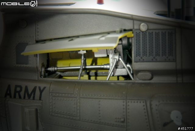 1/18 黑鷹直昇機+ OH-58D KIOWA (圖多,小心)