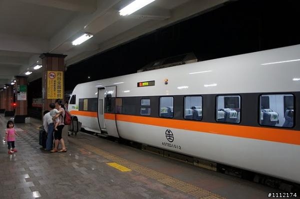【環島新巴客】梅姬颱風風雨中,從台北花蓮墾丁高雄彰化台北環島一圈紀錄