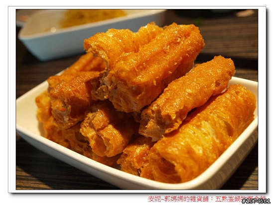 五熟釜鍋物概念鍋~麻辣火鍋.單點.(就是開幕當天,服務人員穿肚兜)