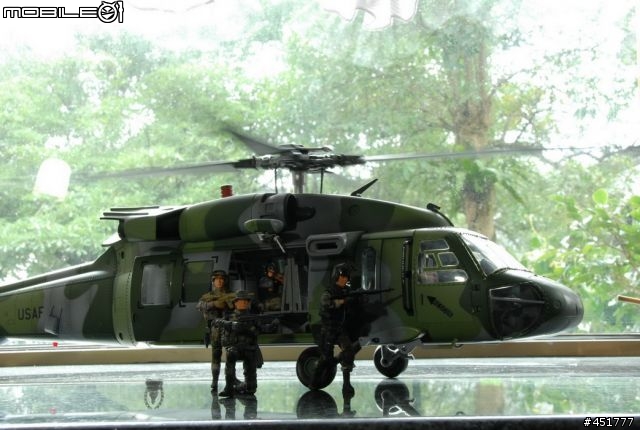 1/18 黑鷹直昇機+ OH-58D KIOWA (圖多,小心)