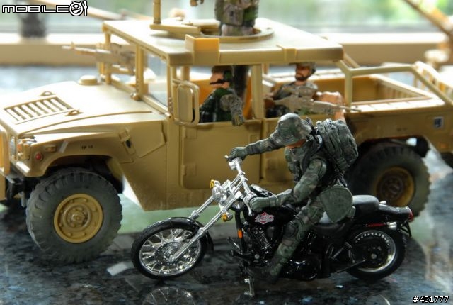 1/18 黑鷹直昇機+ OH-58D KIOWA (圖多,小心)