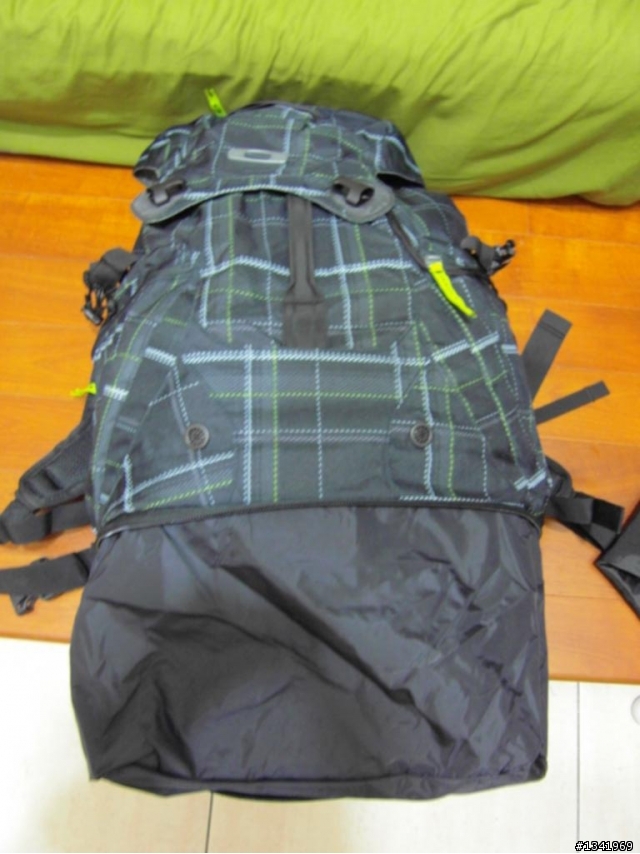 Oakley SURF BACKPACK 不專業之開箱文+實背照