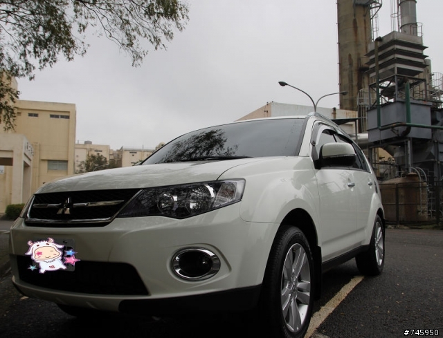 【開箱】白色All New Outlander 2010小改款 (尊貴型4WD)
