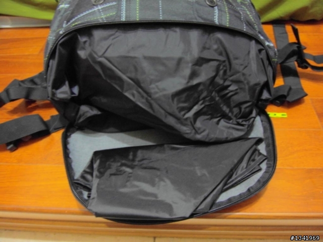 Oakley SURF BACKPACK 不專業之開箱文+實背照