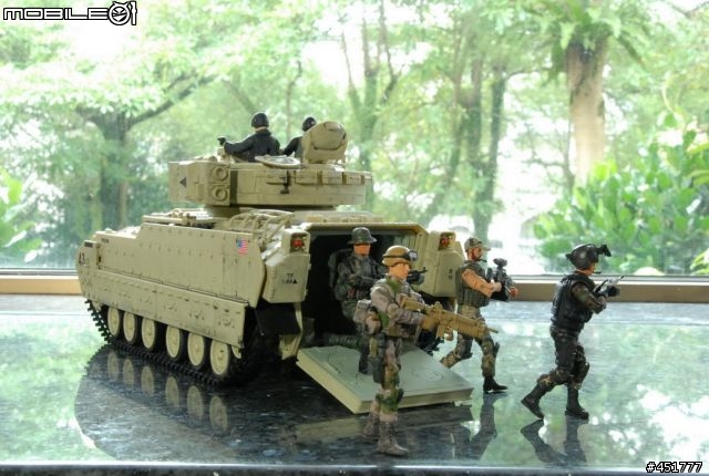 1/18 黑鷹直昇機+ OH-58D KIOWA (圖多,小心)
